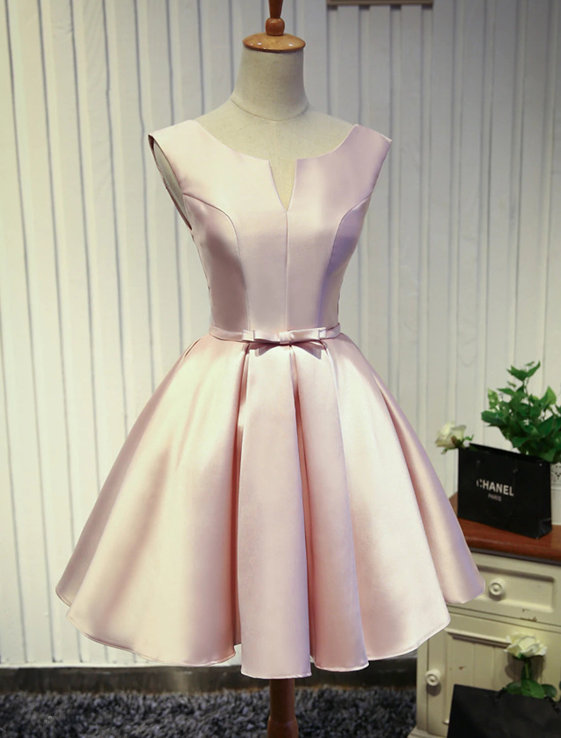 Wholesale A-Line Homecoming Dresses Minimalist Dress Prom Birthday Knee Length Sleeveless Jewel Neck Satin Backless with Butterfly